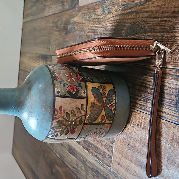 Tory Burch Women's Tan Leather Clutch Wristlet / Wallet. - Picture 4 of 13